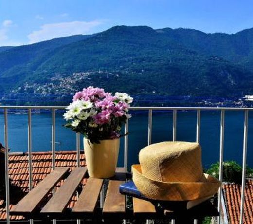 ALTIDO Cosy Apt for 4 with Balcony and View of Lake Como