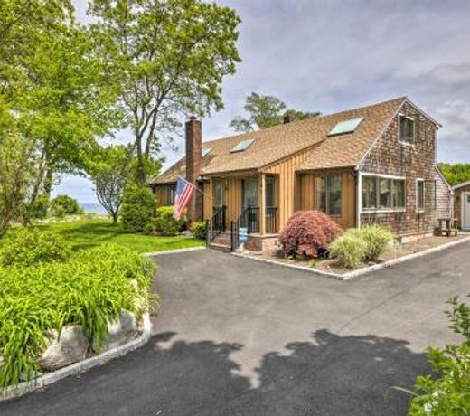 Amazing Rocky Point Retreat Overlooking the Sound!