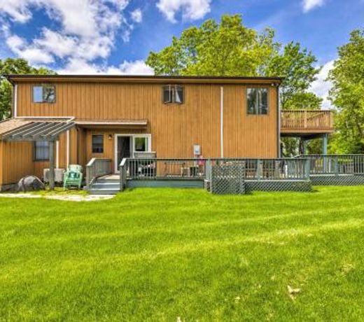 Amazing Rocky Point Retreat Overlooking the Sound!