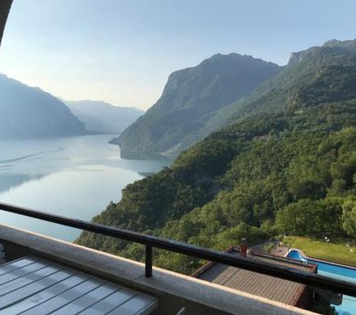 Como Lake Kosmopolitan