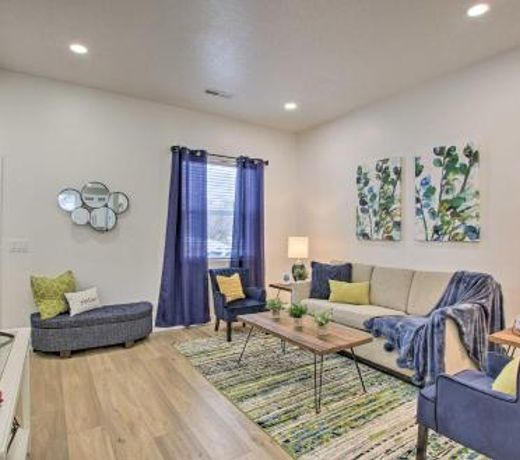 Modern Mountain Escape Near Slopes, Lakes and Trails