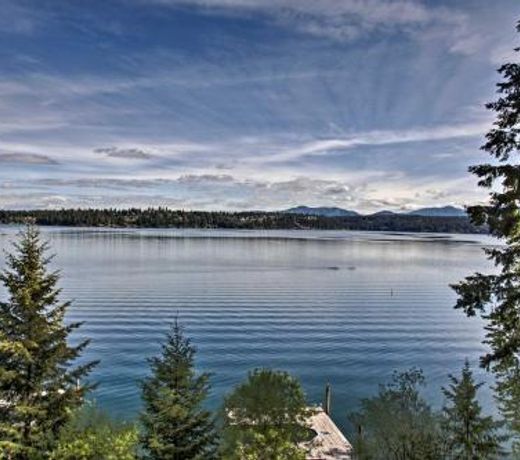 Hillside Home with Dock about 8 Mi to Coeur dAlene!