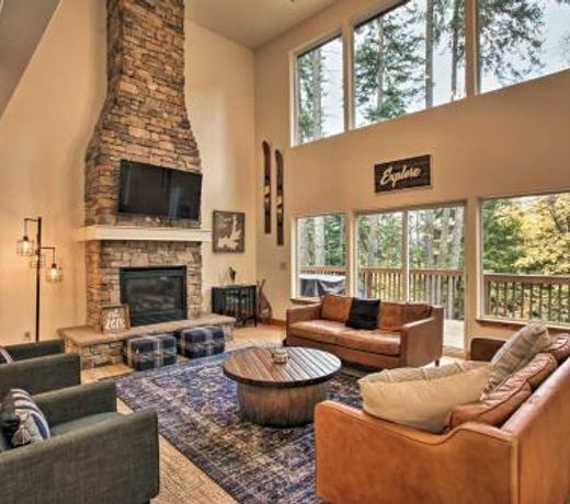 Spacious Hayden Lake House - 3 Minutes to Marina!