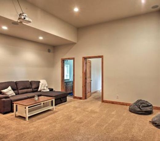 Spacious Hayden Lake House - 3 Minutes to Marina!
