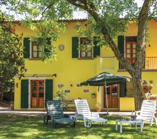 Stunning home in Partina AR with 5 Bedrooms and WiFi