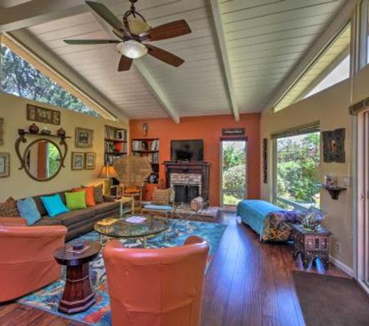 Converted Barn in Sebastopol with Private Patio!