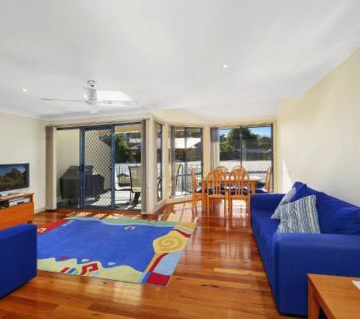 Family Beach Retreat in Lovely Terrigal Home