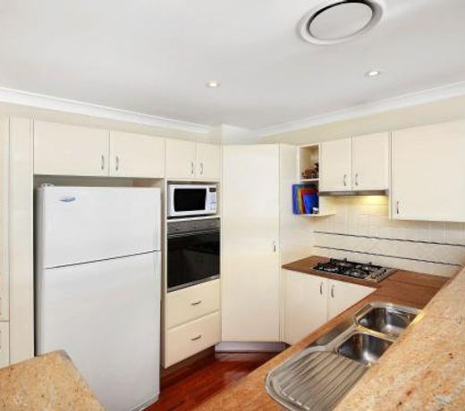 Family Beach Retreat in Lovely Terrigal Home