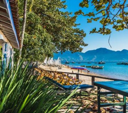Casa pe na areia na Praia da ArmaÃ§Ã£o em Ilhabela