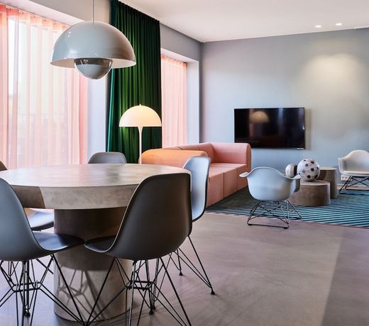 Kirk Suites