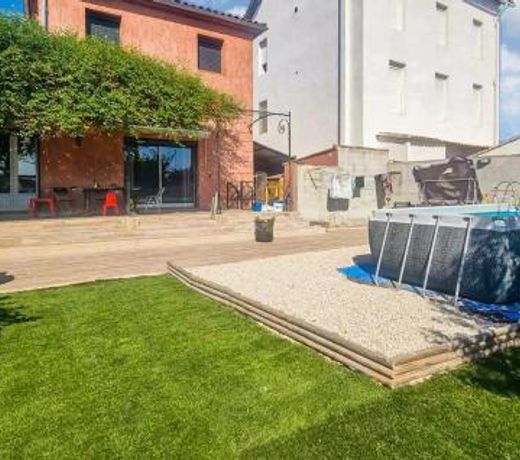 Amazing home in Rognac with Outdoor swimming pool, WiFi and 4 Bedrooms