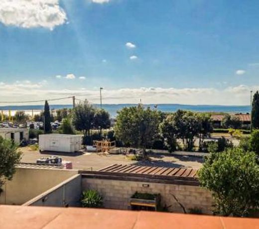 Amazing home in Rognac with Outdoor swimming pool, WiFi and 4 Bedrooms