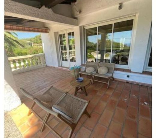 Villa avec piscine, plage Ã  pieds
