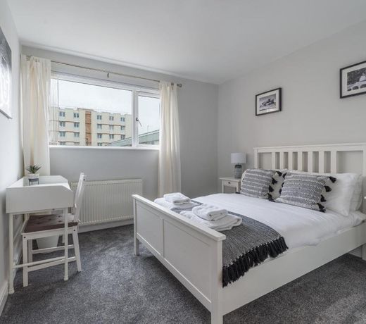 Charming 3-Bed House in Newcastle upon Tyne