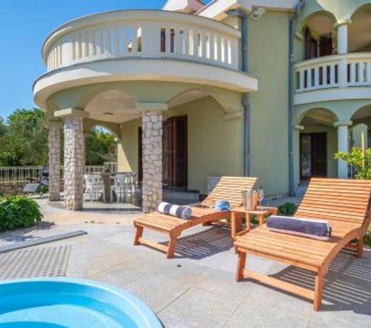 Charming Villa Rea with heated pool