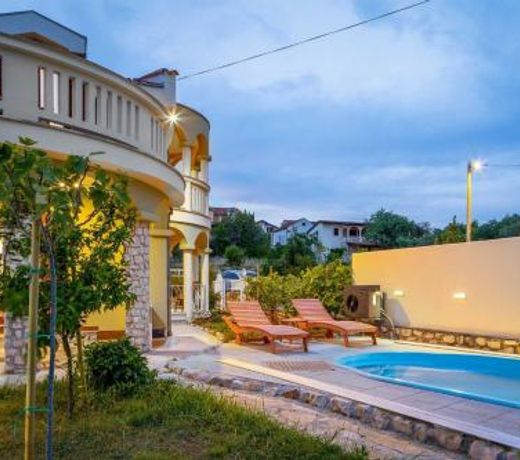 Charming Villa Rea with heated pool