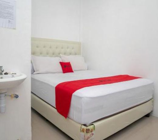 RedDoorz Syariah near Pelabuhan Ulee Lheue Banda Aceh