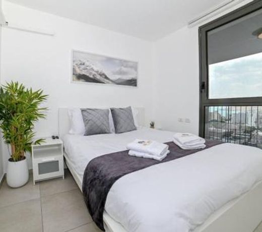 L.T.D- MY VIEW. 2 bedroom apartment by the lake.