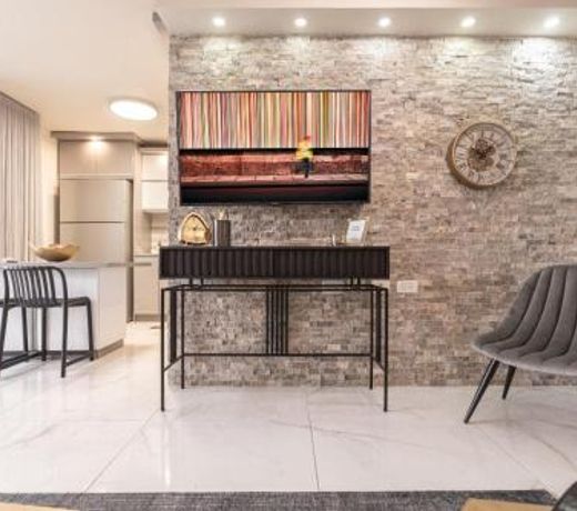 Renovated 2 BR with 2 BTH front Mamilla Mall