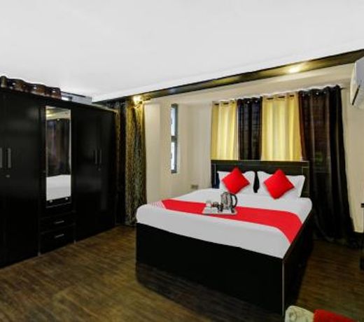 OYO Flagship 70030 Gopika Stay Inn