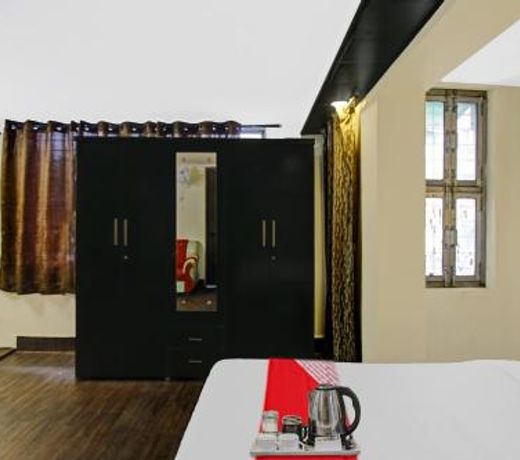 OYO Flagship 70030 Gopika Stay Inn