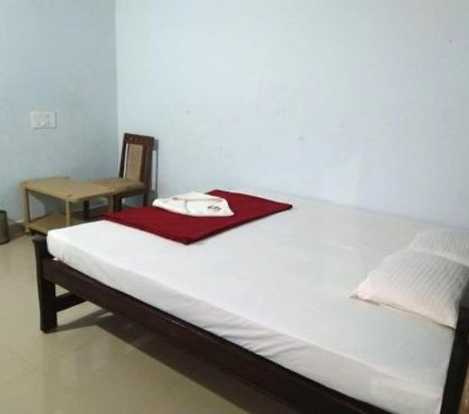 STAYMAKER Hotel Keerthi