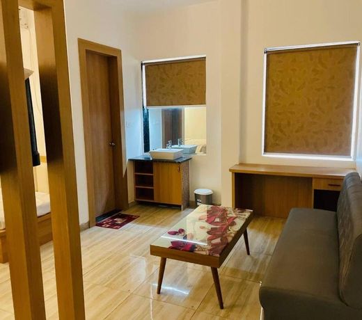 Hotel B P Emerald