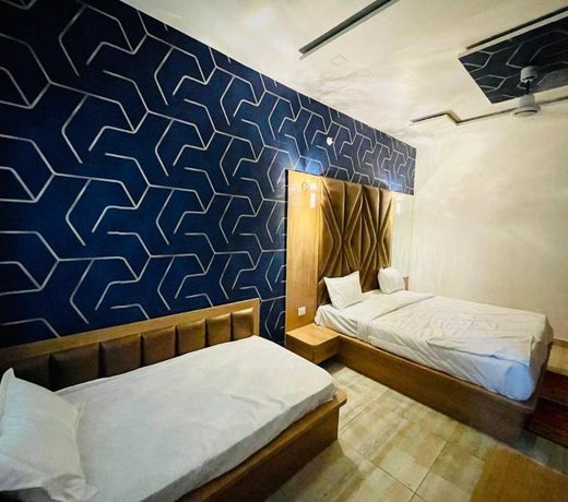Hotel B P Emerald