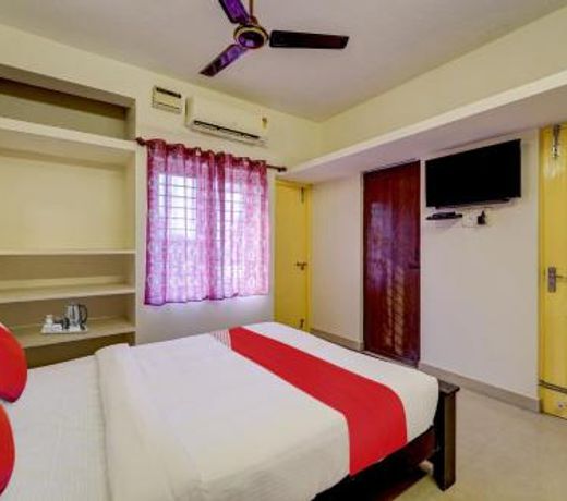 OYO Flagship 80521 Senthamizh Residency