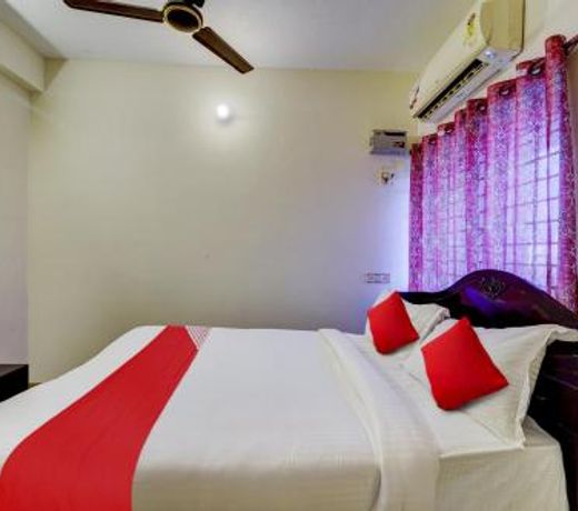 OYO Flagship 80521 Senthamizh Residency
