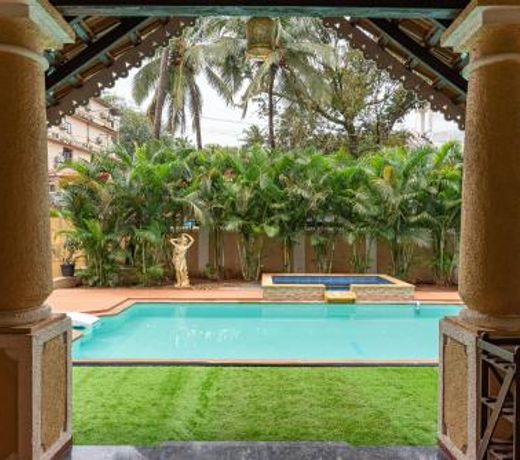 Lavish Executive Villa with Private Swimming Pool