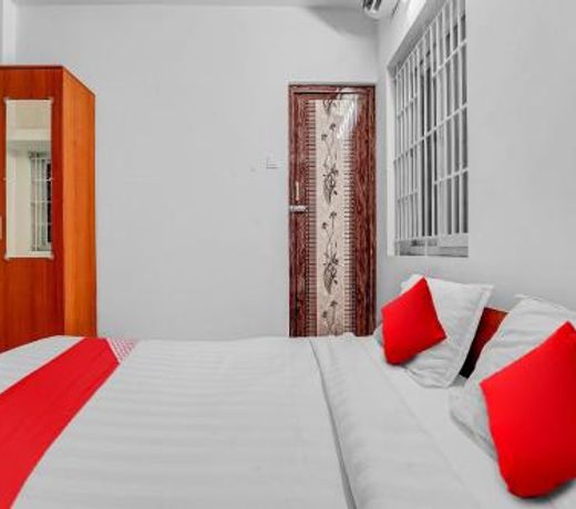 OYO Flagship 70347 Hotel Crown Tower