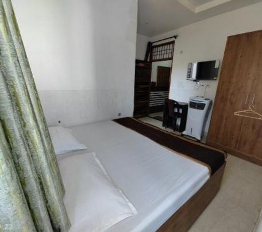 Hotel Yolo