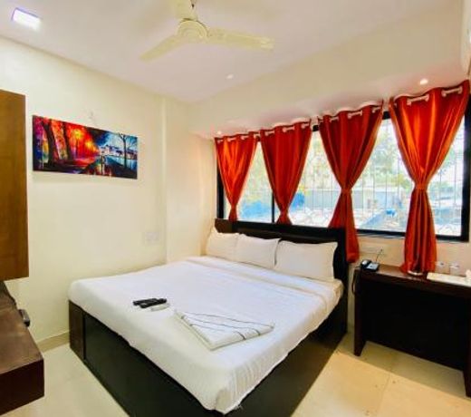 Deluxe Inn - Stay Near Kokilaben Dhirubhai Ambani Hospital