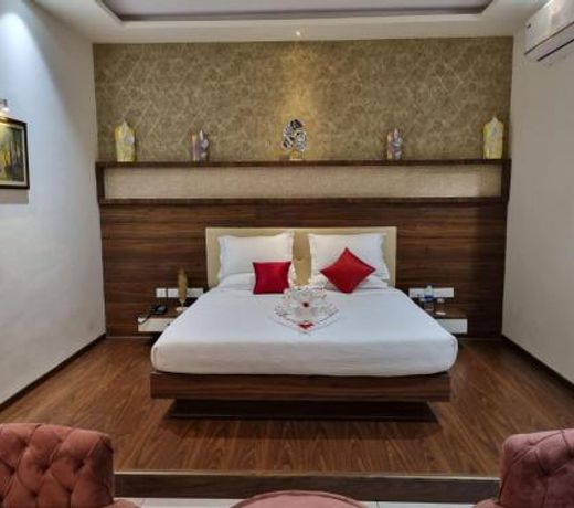 Happys Hotel