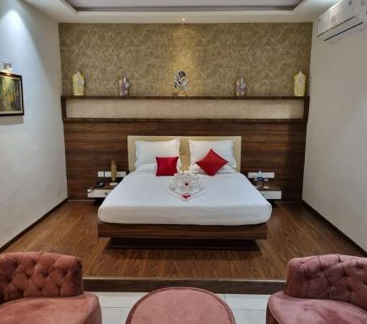 Happys Hotel
