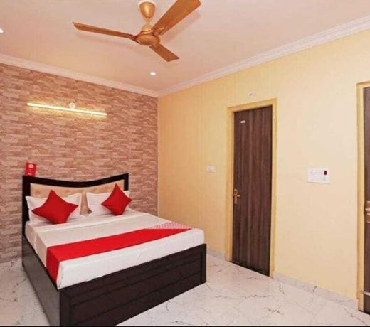 OYO 70049 Hotel Green Apple