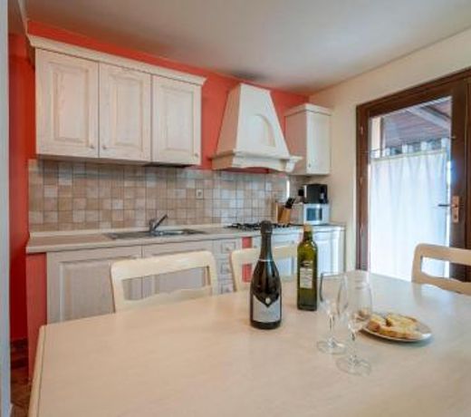Amazing home in San Giovanni with Outdoor swimming pool, Jacuzzi and 2 Bedrooms