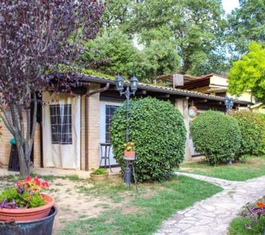 Amazing home in San Giovanni with Outdoor swimming pool, Jacuzzi and 2 Bedrooms