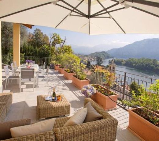 SALA COMACINA APARTMENT NO 1 (SLEEPS 10)