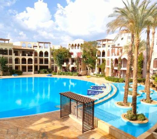 one bedroom apartments aqaba on 2 swimming pool Tala bay