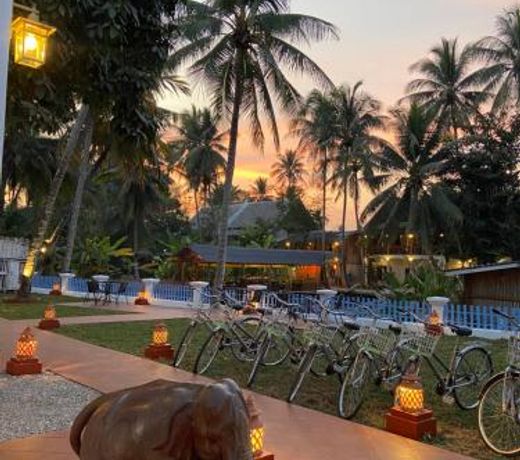 Sadakham Hotel