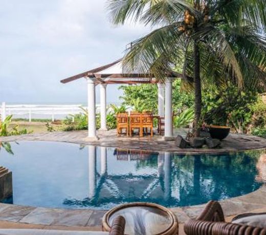 Sānti Beach House with pool & beach