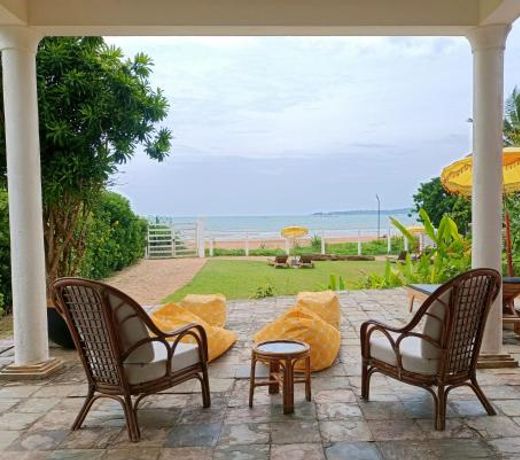 Sānti Beach House with pool & beach