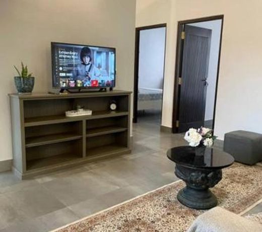 Lovely 2-bedroom holiday home with free parking.