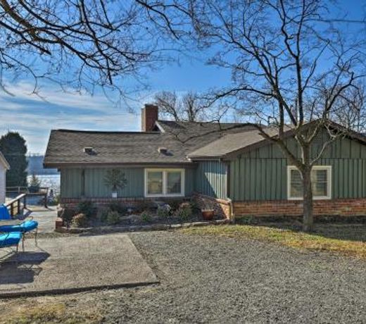 Charming Ohio River Home with Water Views and Porch!