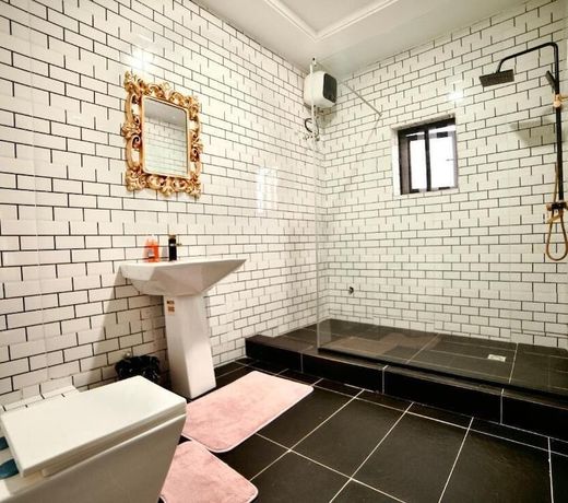 247 Luxury Hotel & Apartment Ajah