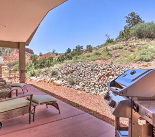 Kanab Home with Resort Amenities - Drive to Zion!