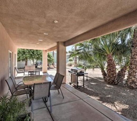 Sun-Soaked Colorado River Haven - Walk to Beaches!