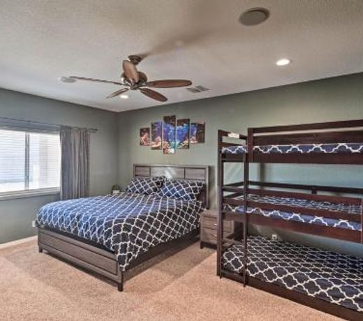 Sun-Soaked Colorado River Haven - Walk to Beaches!